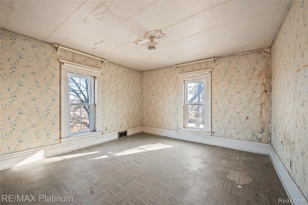 1136 S Nichols Road Clayton Charter Township, MI 48473