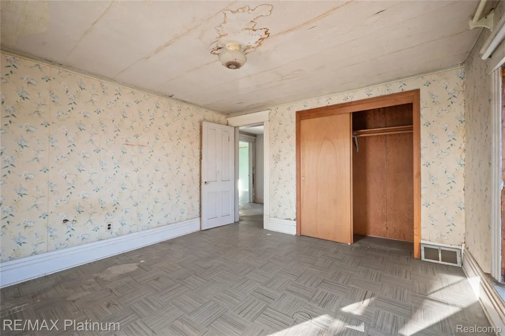 1136 S Nichols Road Clayton Charter Township, MI 48473