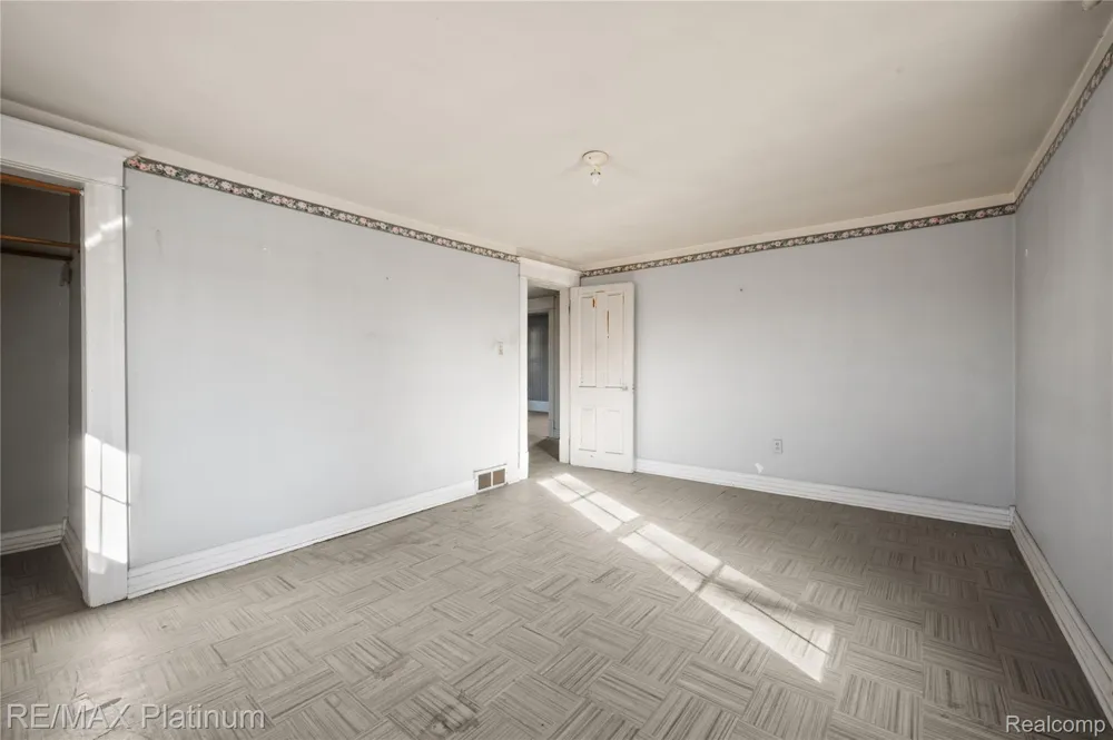 1136 S Nichols Road Clayton Charter Township, MI 48473