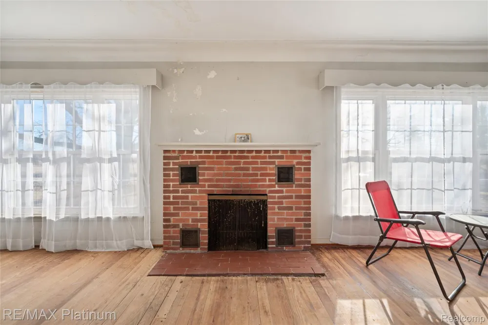 1136 S Nichols Road Clayton Charter Township, MI 48473