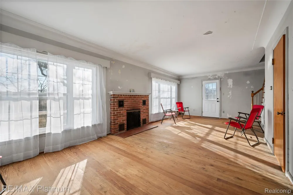 1136 S Nichols Road Clayton Charter Township, MI 48473