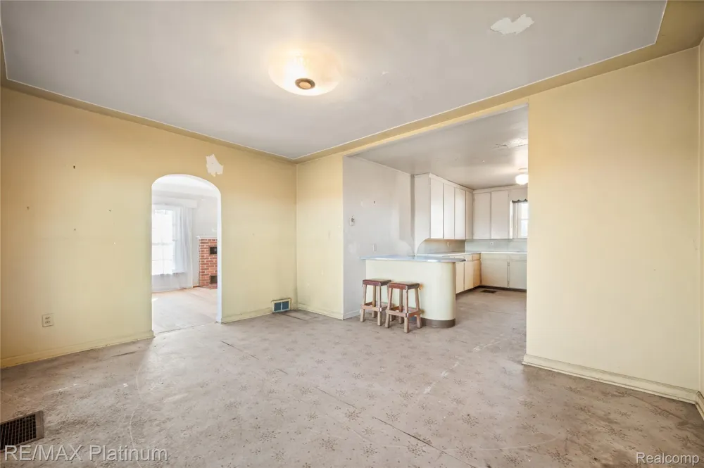 1136 S Nichols Road Clayton Charter Township, MI 48473