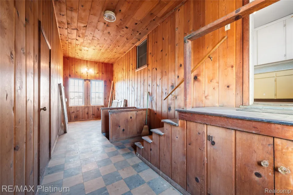 1136 S Nichols Road Clayton Charter Township, MI 48473