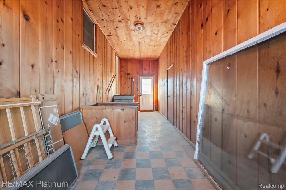 1136 S Nichols Road Clayton Charter Township, MI 48473