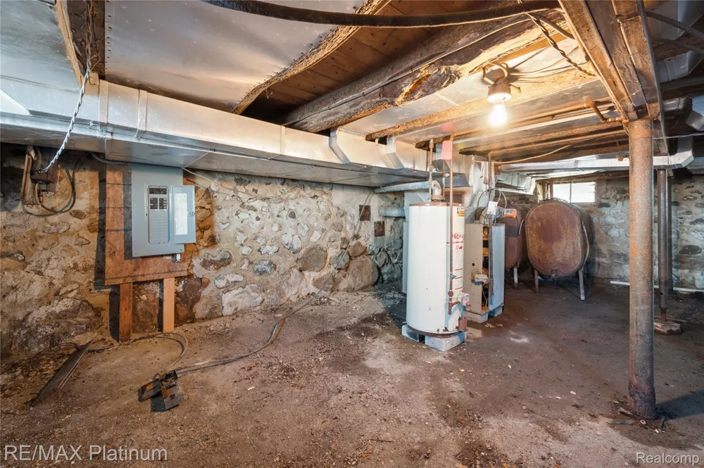 1136 S Nichols Road Clayton Charter Township, MI 48473