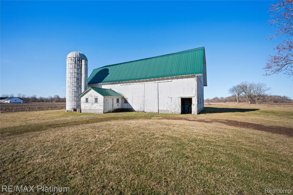 1136 S Nichols Road Clayton Charter Township, MI 48473
