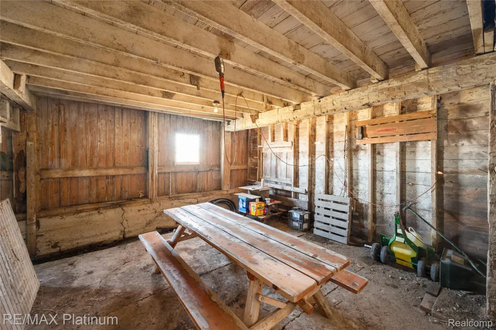 1136 S Nichols Road Clayton Charter Township, MI 48473