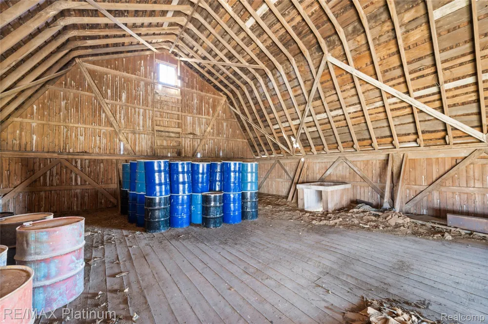 1136 S Nichols Road Clayton Charter Township, MI 48473