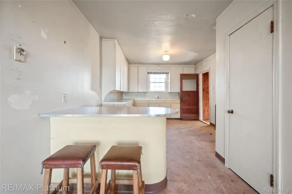 1136 S Nichols Road Clayton Charter Township, MI 48473