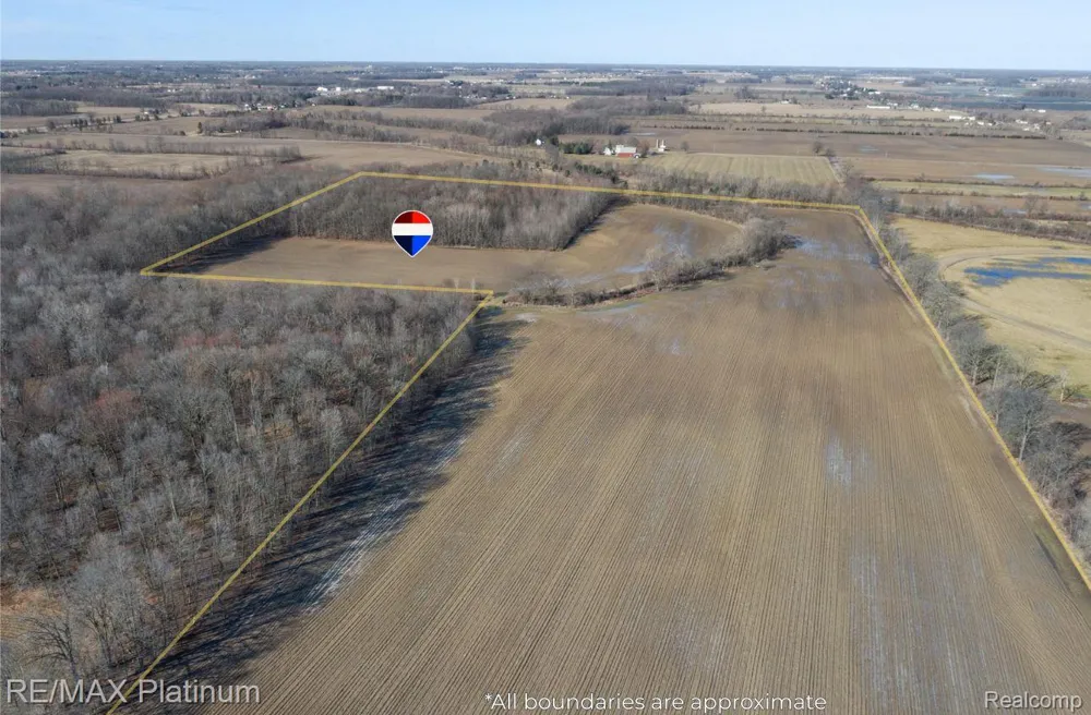 1136 S Nichols Road Clayton Charter Township, MI 48473