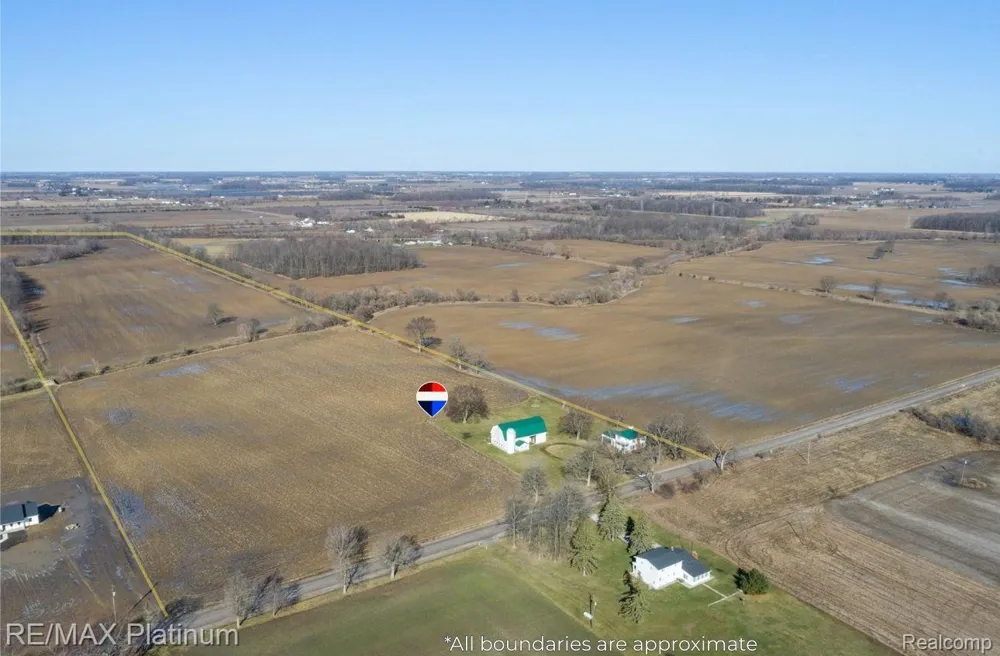 1136 S Nichols Road Clayton Charter Township, MI 48473