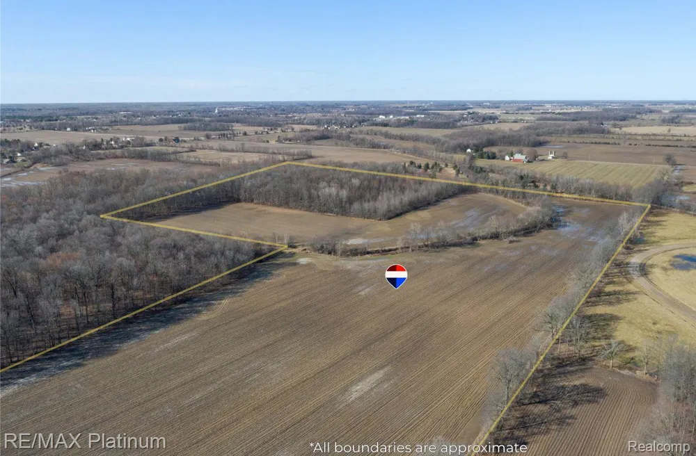 1136 S Nichols Road Clayton Charter Township, MI 48473