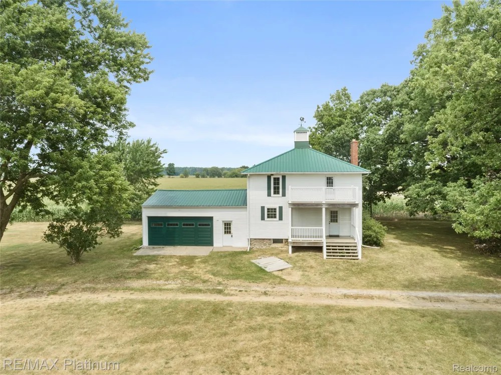 1136 S Nichols Road Clayton Charter Township, MI 48473