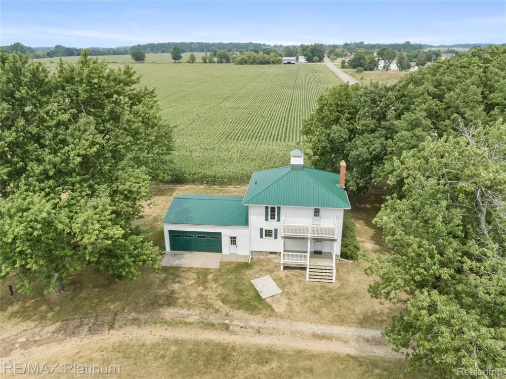 1136 S Nichols Road Clayton Charter Township, MI 48473