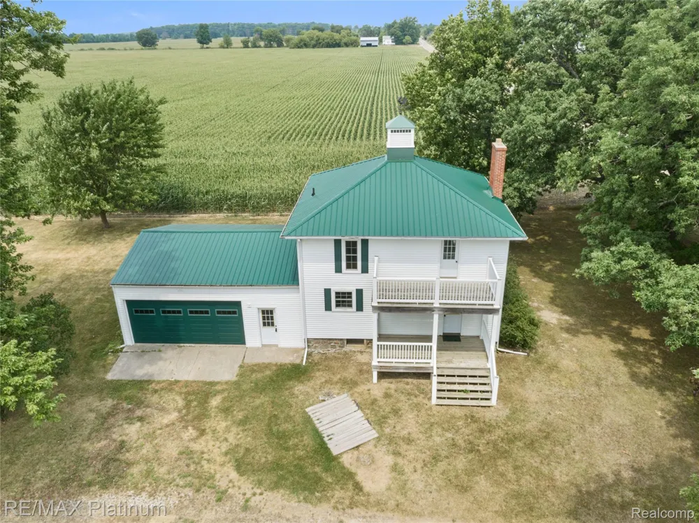 1136 S Nichols Road Clayton Charter Township, MI 48473