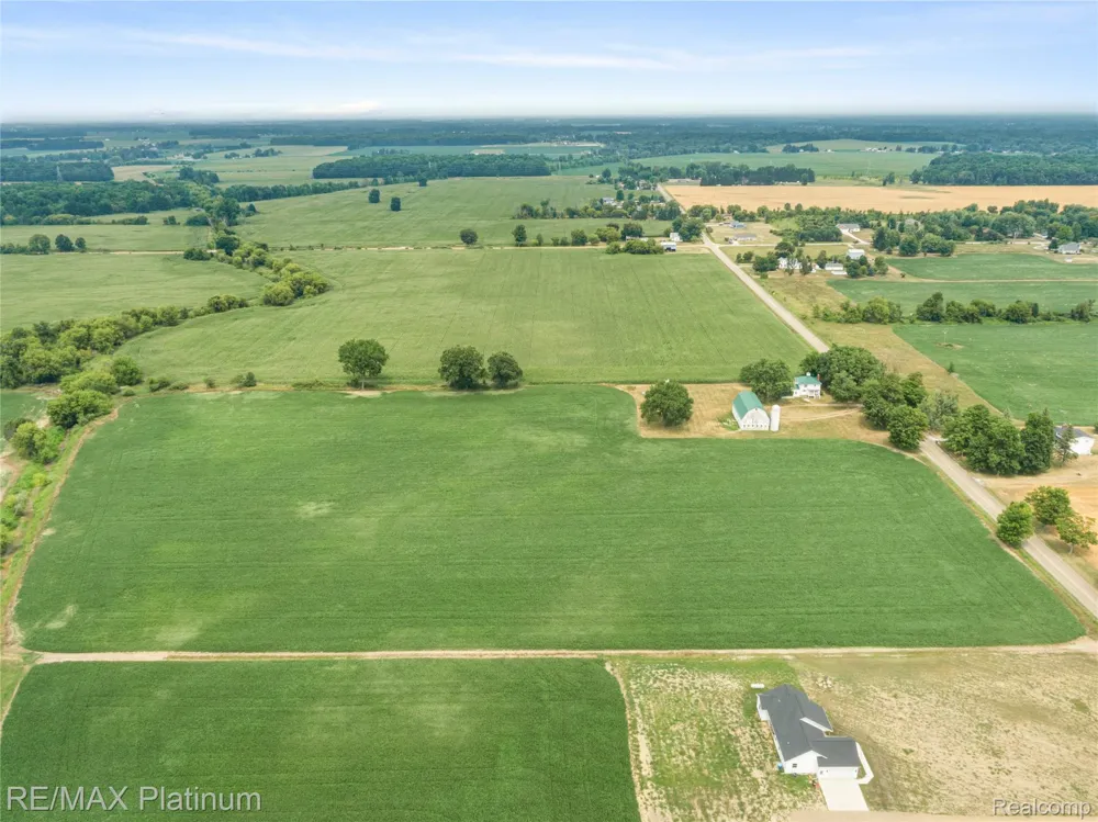 1136 S Nichols Road Clayton Charter Township, MI 48473