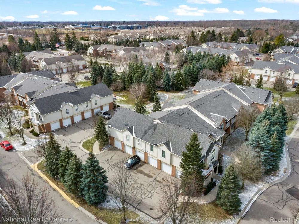 7201 Farmingdale Lane Commerce Charter Township, MI 48390