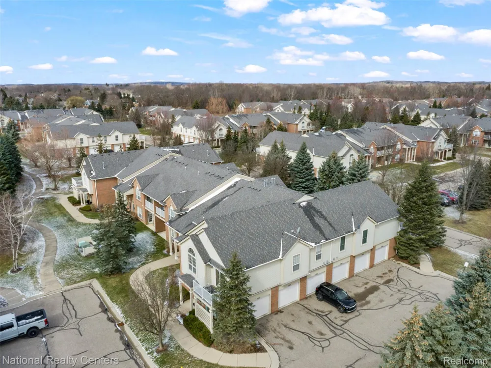 7201 Farmingdale Lane Commerce Charter Township, MI 48390