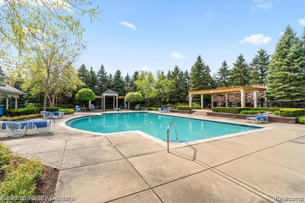 7201 Farmingdale Lane Commerce Charter Township, MI 48390