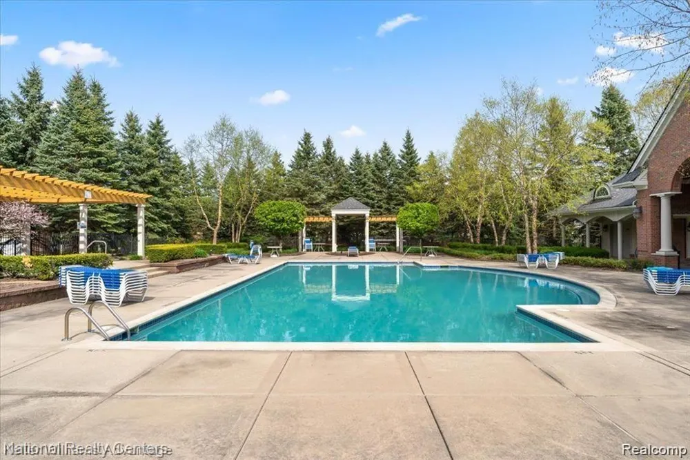 7201 Farmingdale Lane Commerce Charter Township, MI 48390