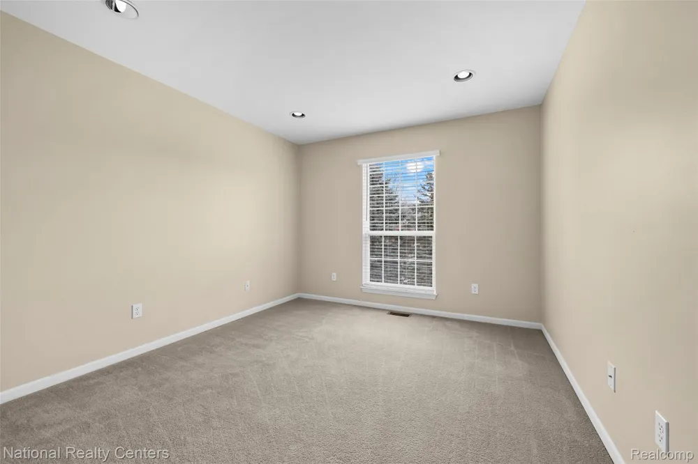7201 Farmingdale Lane Commerce Charter Township, MI 48390