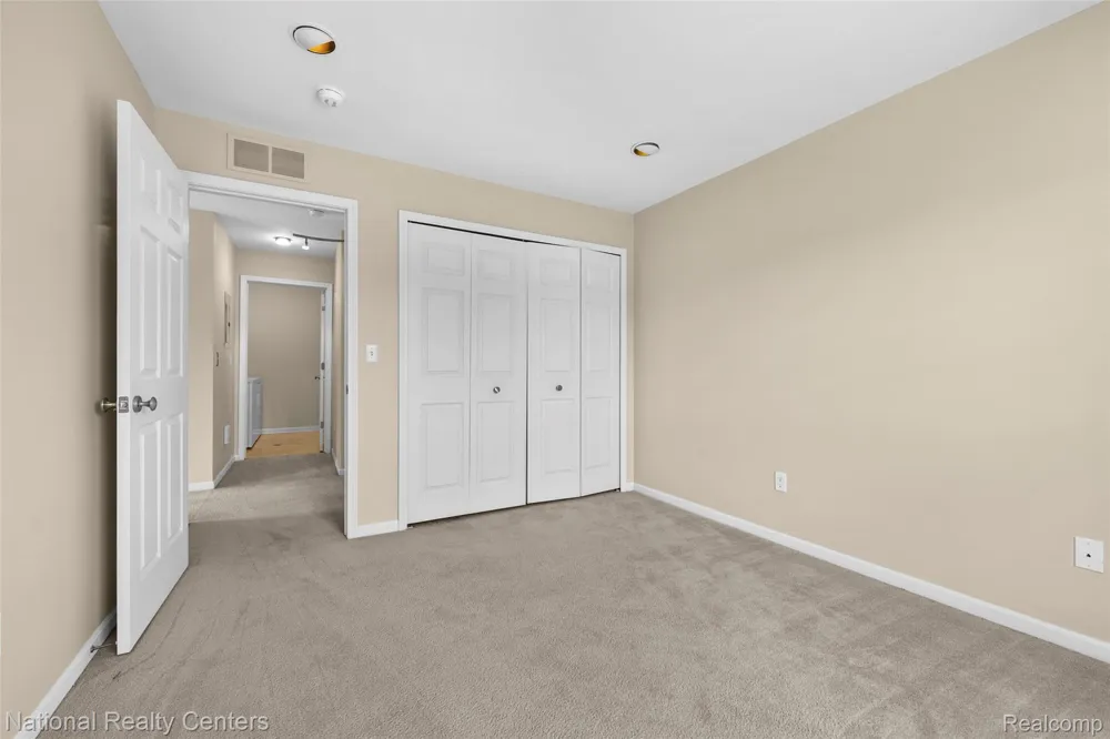 7201 Farmingdale Lane Commerce Charter Township, MI 48390