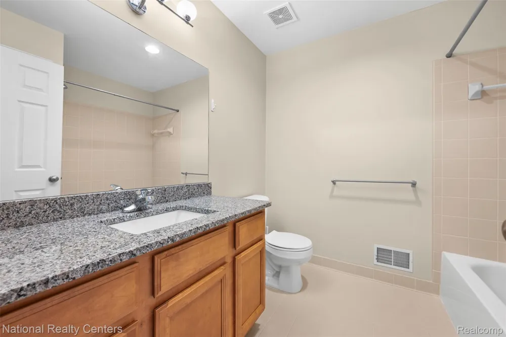 7201 Farmingdale Lane Commerce Charter Township, MI 48390