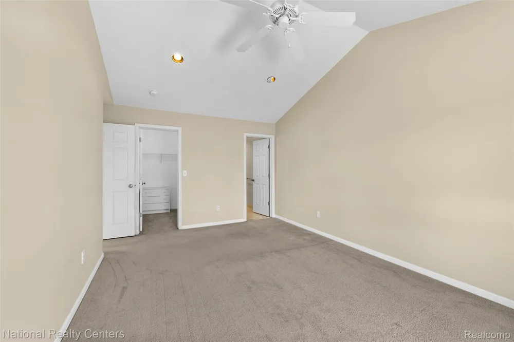 7201 Farmingdale Lane Commerce Charter Township, MI 48390