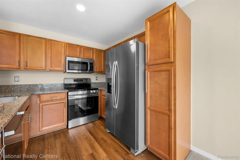 7201 Farmingdale Lane Commerce Charter Township, MI 48390
