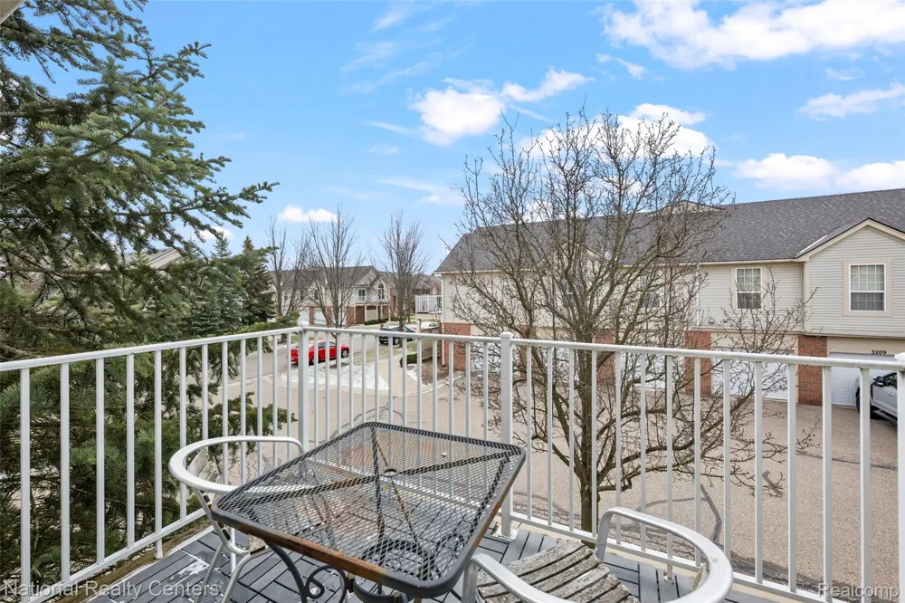 7201 Farmingdale Lane Commerce Charter Township, MI 48390