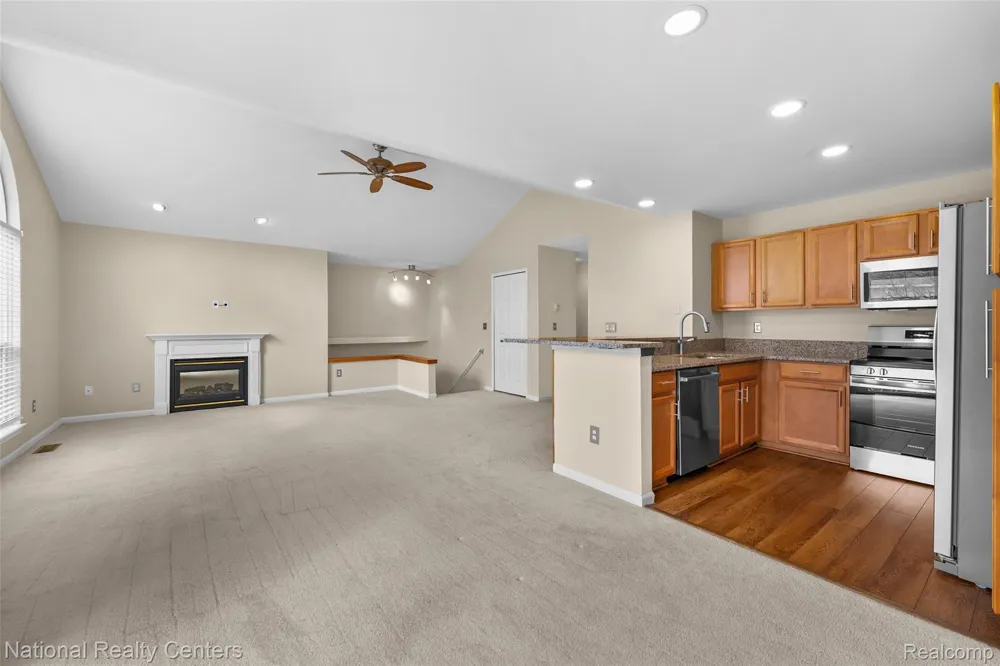 7201 Farmingdale Lane Commerce Charter Township, MI 48390
