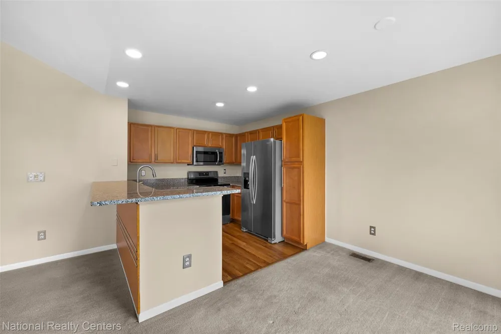7201 Farmingdale Lane Commerce Charter Township, MI 48390