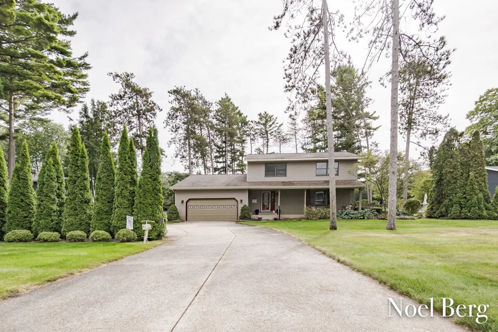 17218 Timber Dunes Drive Grand Haven Charter Township, MI 49417