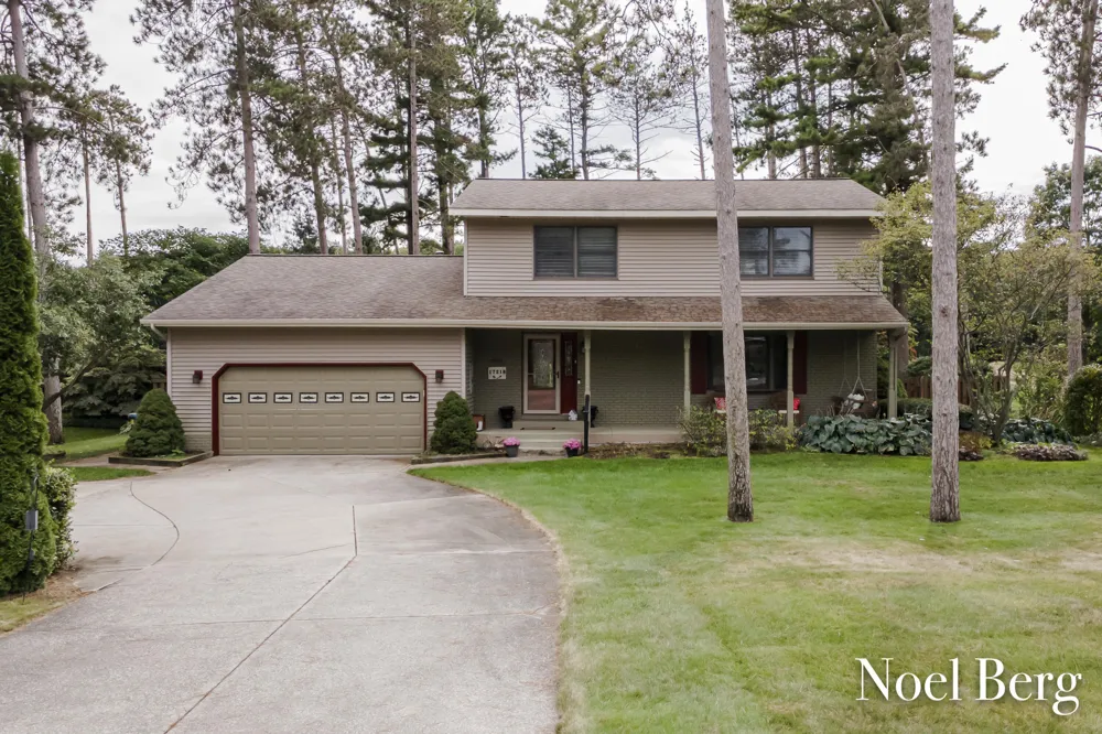 17218 Timber Dunes Drive Grand Haven Charter Township, MI 49417