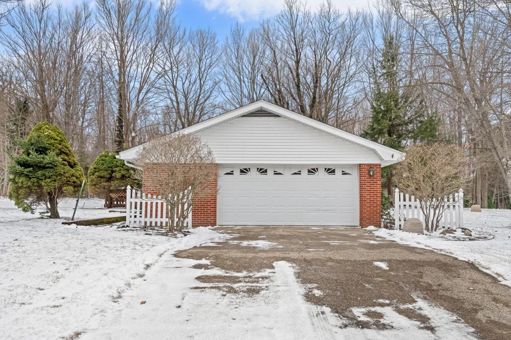 2095 Lakeshore Drive Ganges Township, MI 49408