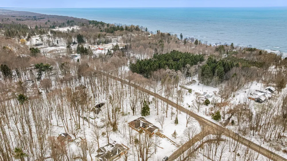 2095 Lakeshore Drive Ganges Township, MI 49408