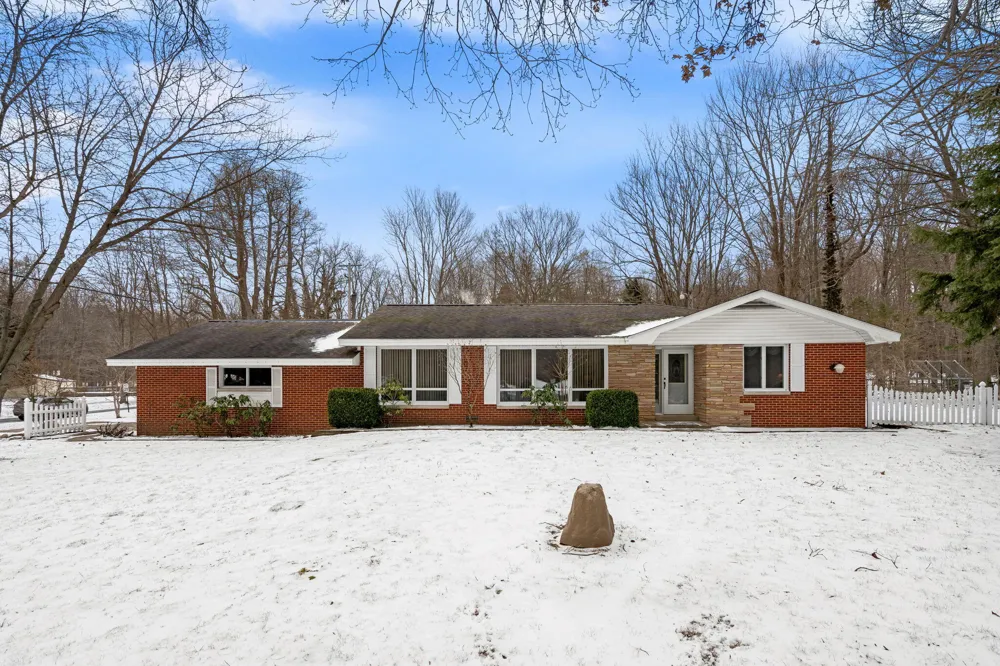 2095 Lakeshore Drive Ganges Township, MI 49408