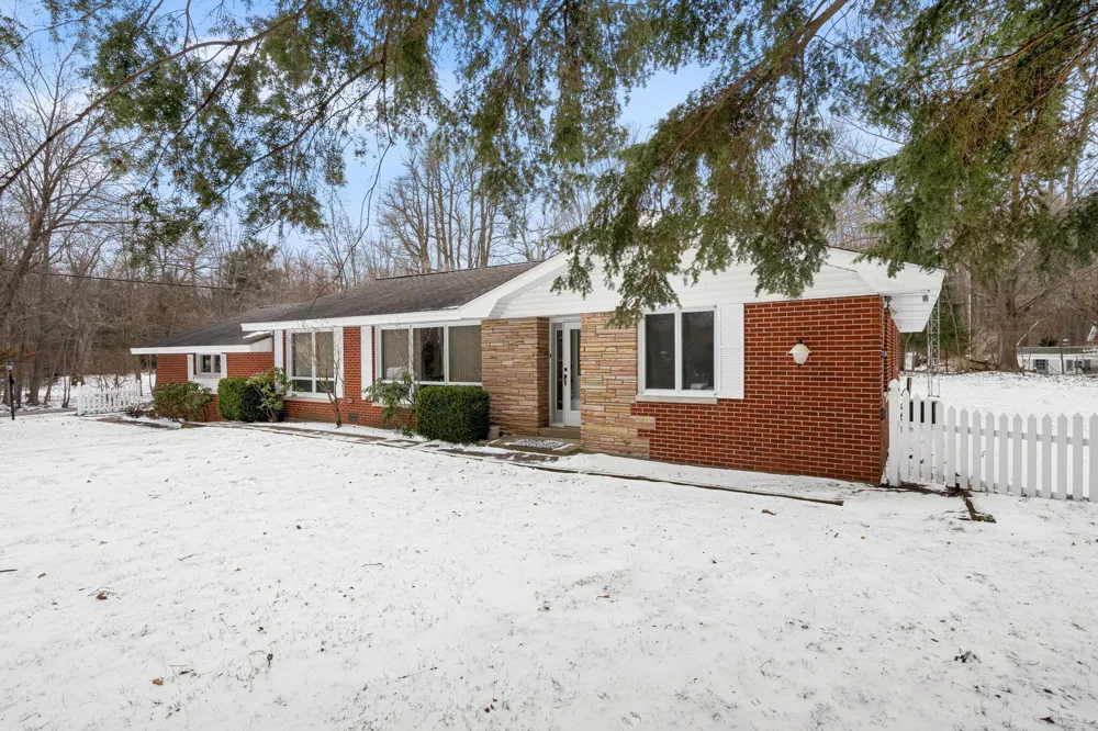 2095 Lakeshore Drive Ganges Township, MI 49408