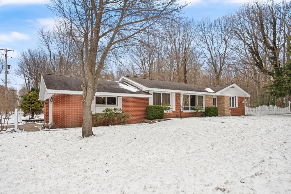 2095 Lakeshore Drive Ganges Township, MI 49408