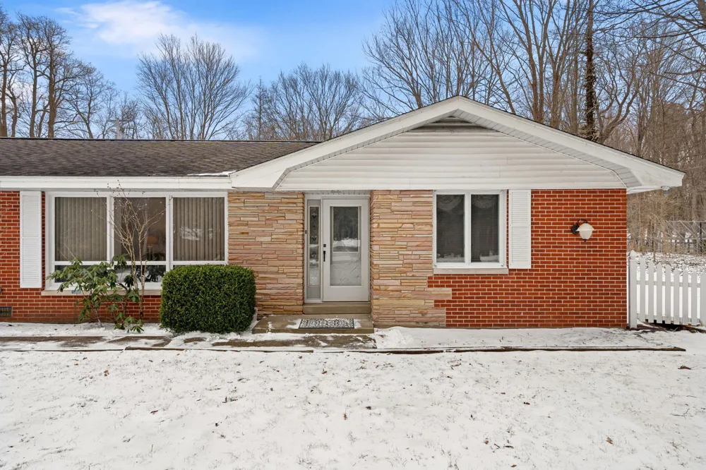 2095 Lakeshore Drive Ganges Township, MI 49408