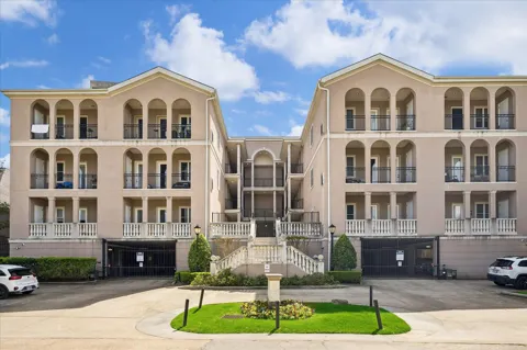 58 Briar Hollow Lane #203