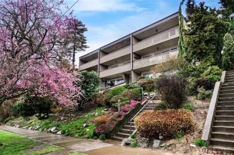 924 Garden Street #201