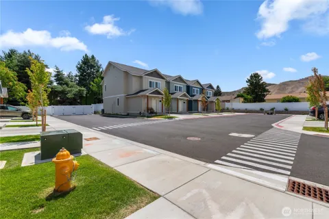 1030 Finch Lane #E2