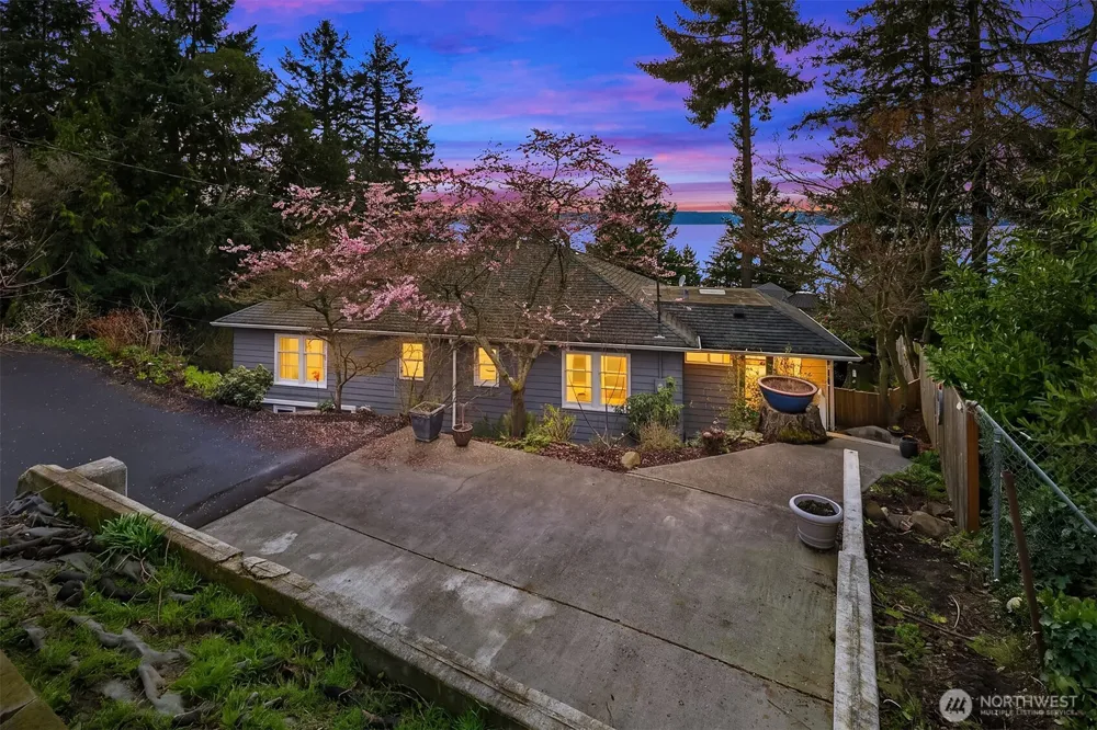 15828 25th Avenue SW Burien, WA 98166