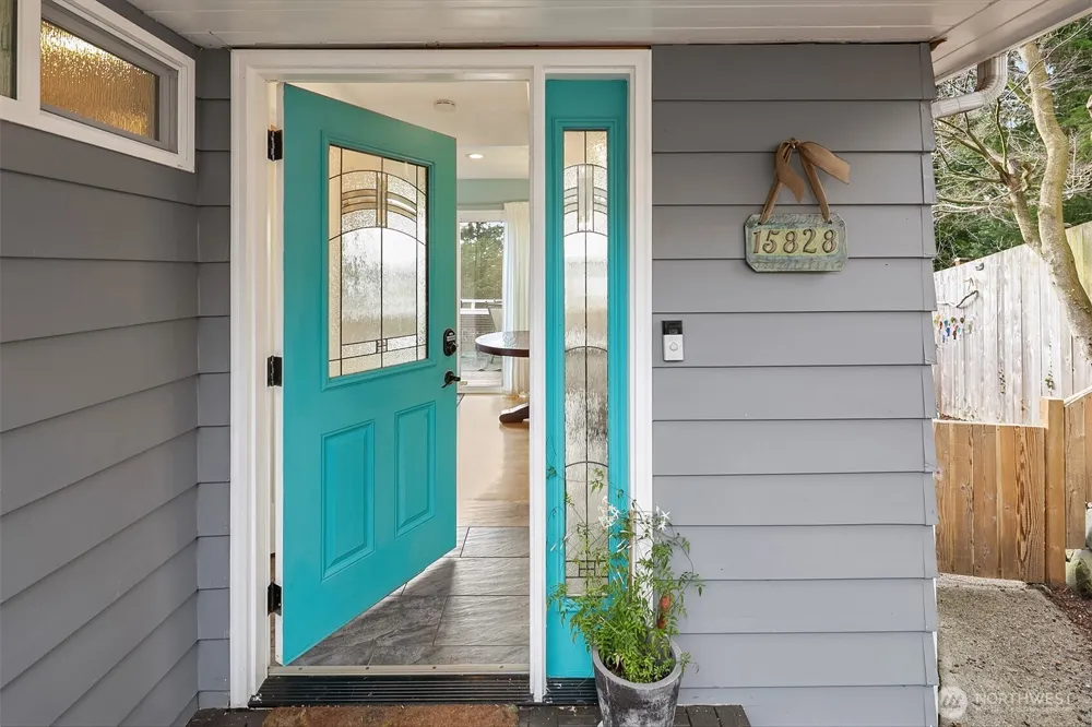 15828 25th Avenue SW Burien, WA 98166