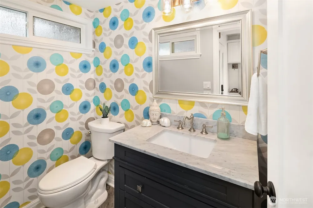 15828 25th Avenue SW Burien, WA 98166