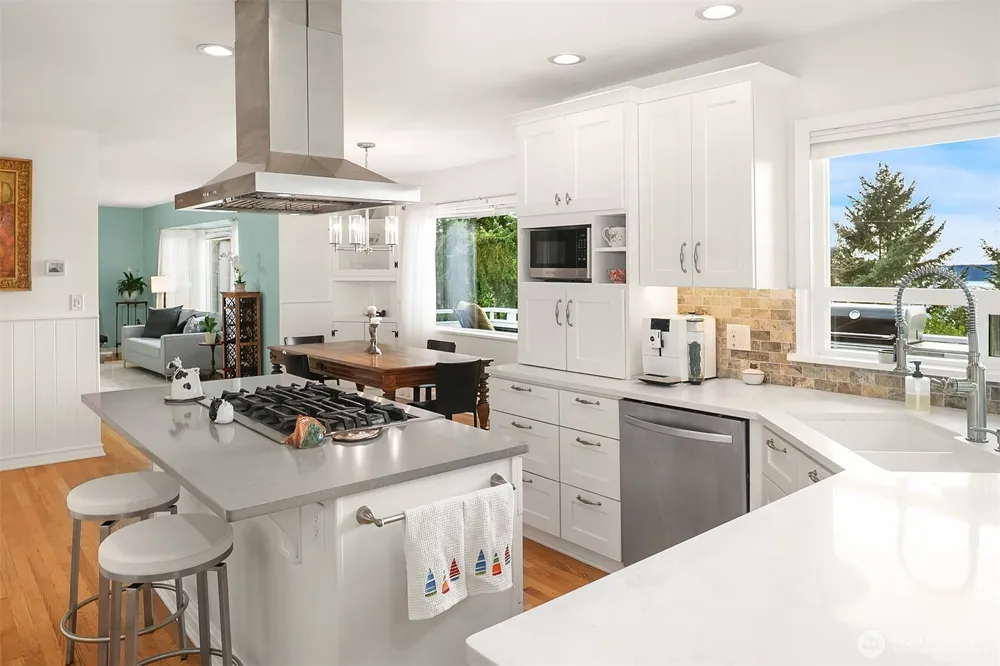 15828 25th Avenue SW Burien, WA 98166