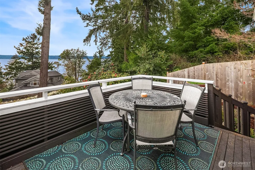 15828 25th Avenue SW Burien, WA 98166