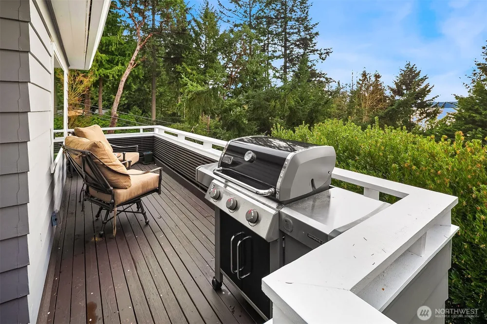 15828 25th Avenue SW Burien, WA 98166
