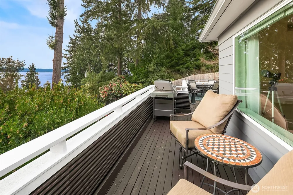 15828 25th Avenue SW Burien, WA 98166